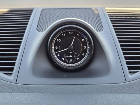 Used 2022 Porsche Macan image 20