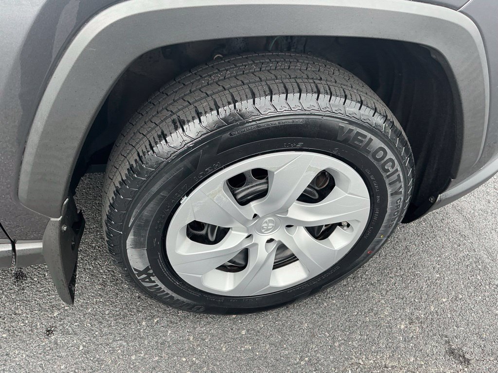 Certified 2024 Toyota RAV4 LE AWD/4WD image 6