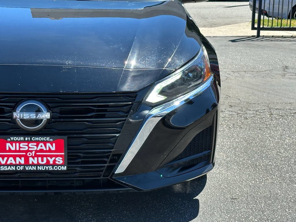 Used 2024 Nissan Altima 2.5 SV FWD image 12