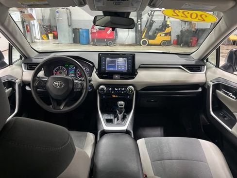 Used 2022 Toyota RAV4 XLE AWD/4WD image 45