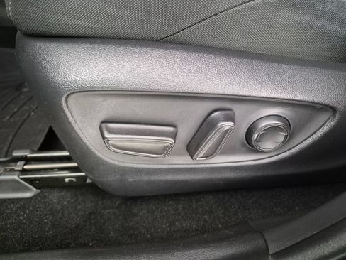 Used 2021 Toyota Venza LE AWD/4WD image 22