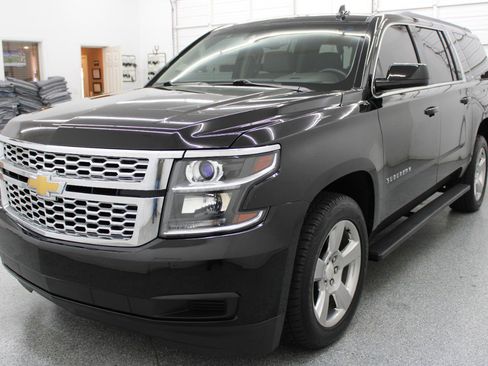 Used 2016 Chevrolet Suburban LT image 3