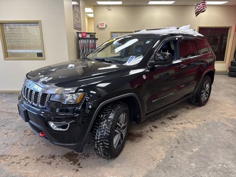 Used 2020 Jeep Grand Cherokee Laredo w/ Quick Order Package 2BN North image 3