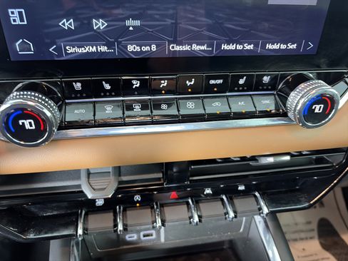 Certified 2024 GMC Canyon AT4 w/ AT4 Premium Package AWD/4WD image 27