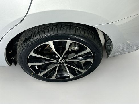 Used 2019 Toyota Corolla SE w/ SE Premium Package image 11