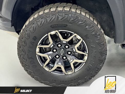 Used 2025 Chevrolet Colorado ZR2 w/ Technology Package AWD/4WD image 36