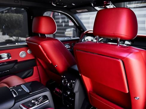 Used 2024 Rolls-Royce Cullinan Black Badge w/ Dark Exterior Package image 45