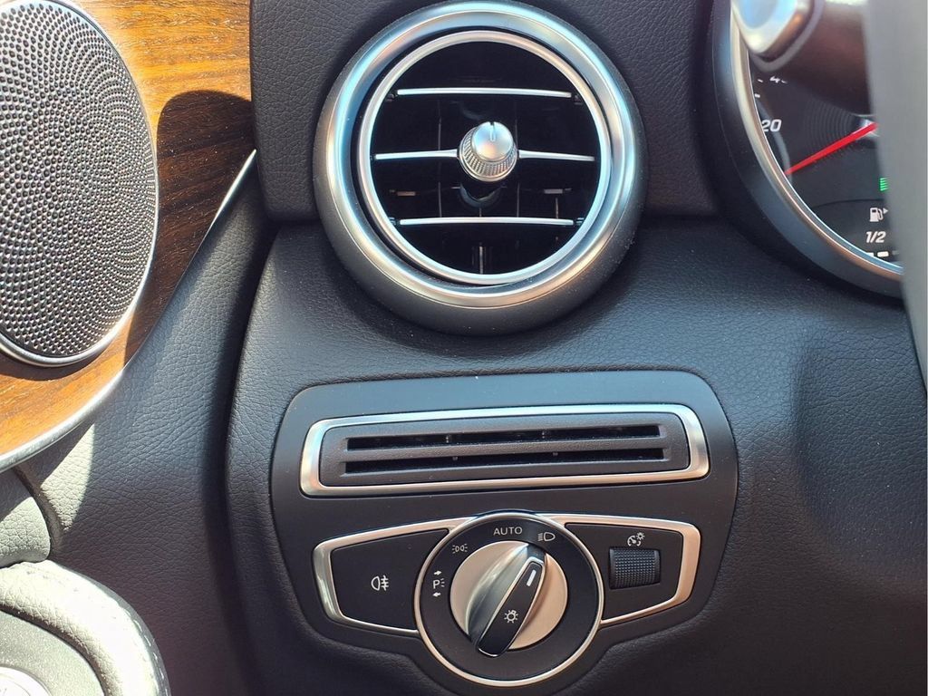Used 2019 Mercedes-Benz C 300 4MATIC Sedan image 24