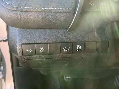 Used 2021 Toyota Camry SE w/ Carpet Mat Package (TMS) FWD image 8