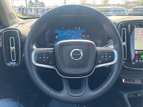 Used 2025 Volvo XC40 B5 Plus AWD/4WD image 16