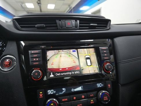 Used 2018 Nissan Rogue SL w/ Premium Package image 26