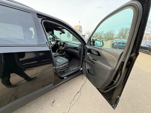 Used 2023 Chevrolet Traverse RS image 22