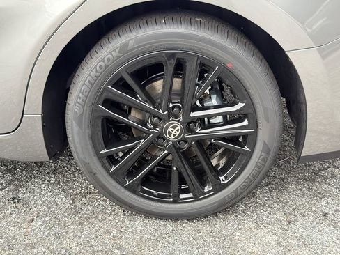 New 2026 Toyota Camry Hybrid FWD image 19