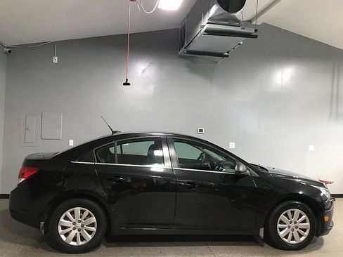 Used 2011 Chevrolet Cruze LS FWD image 6