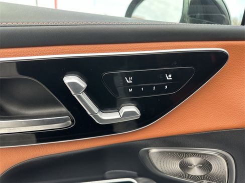 Used 2025 Mercedes-Benz GLC 300 GLC 300 image 12