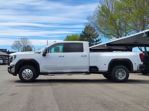 New 2026 GMC Sierra 3500 SLT AWD/4WD image 4
