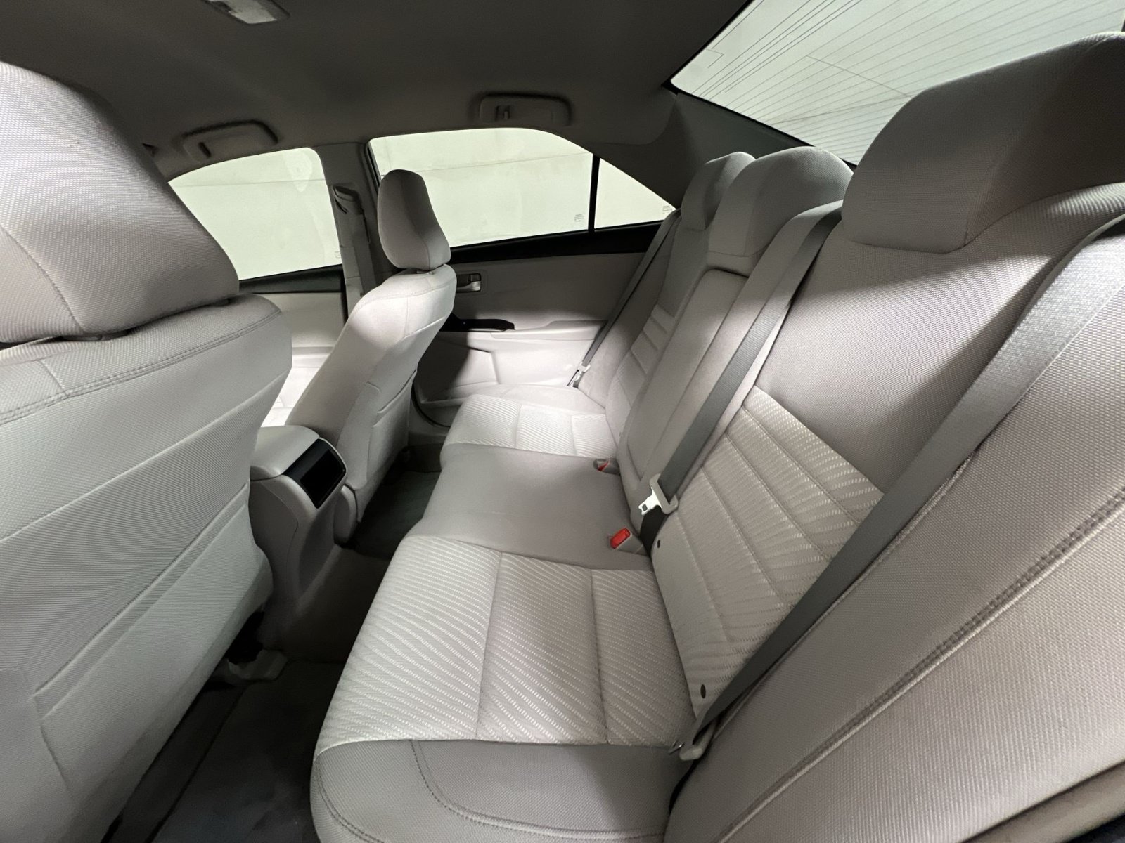 Used 2016 Toyota Camry LE FWD image 23