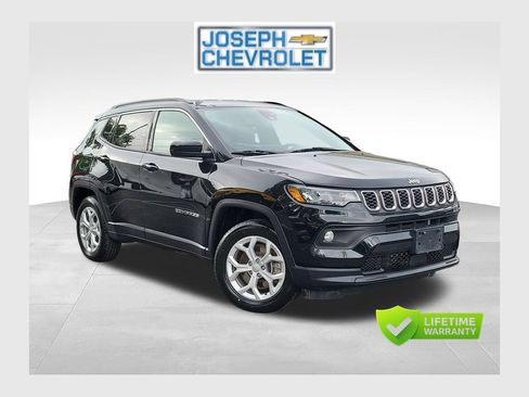 Used 2024 Jeep Compass Latitude AWD/4WD image 1