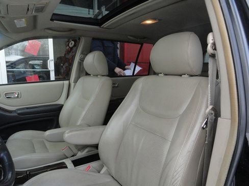 Used 2003 Toyota Highlander image 8