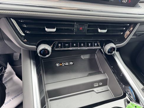 New 2025 Chevrolet Suburban Premier image 20