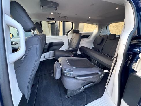 Used 2018 Chrysler Pacifica Touring Plus image 15