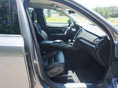 Used 2020 Volvo XC90 T6 Momentum AWD/4WD image 19