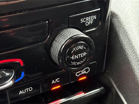 Used 2023 Jeep Grand Cherokee L Laredo image 33