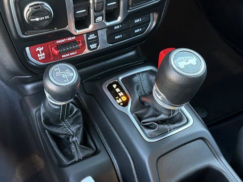 Used 2025 Jeep Wrangler Unlimited Rubicon 4xe w/ Safety Group AWD/4WD image 30