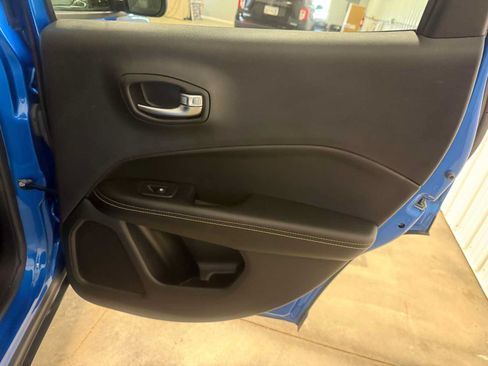 Certified 2019 Jeep Compass Latitude w/ Cold Weather Group AWD/4WD image 27
