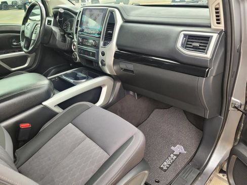 Used 2020 Nissan Titan SV w/ SV Convenience Package AWD/4WD image 9