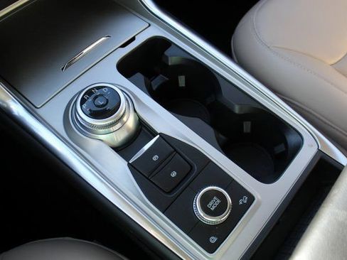 Used 2023 Ford Explorer Limited image 22