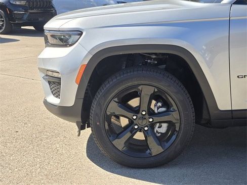 New 2025 Jeep Grand Cherokee Limited w/ Black Appearance Package image 7