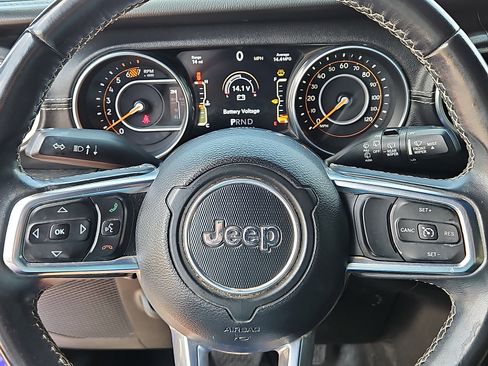Used 2018 Jeep Wrangler Unlimited Sahara AWD/4WD image 13