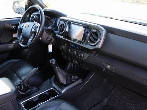 Used 2019 Toyota Tacoma TRD Off-Road image 18