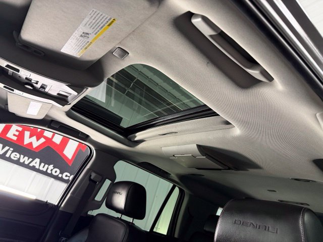 Used 2018 GMC Yukon Denali AWD/4WD image 16
