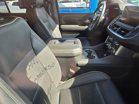 Used 2024 GMC Yukon SLT w/ SLT Premium Package AWD/4WD image 4