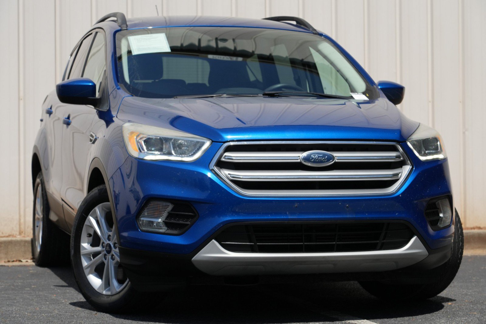 Used 2017 Ford Escape SE w/ Equipment Group 201A AWD/4WD image 2