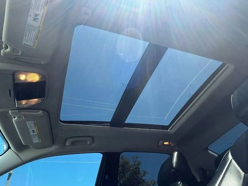 Used 2019 Chrysler 300 Limited image 20