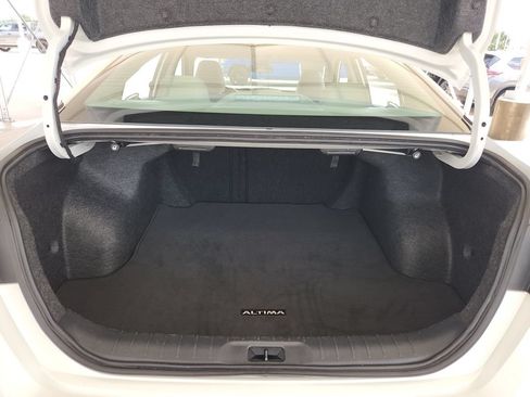 Used 2025 Nissan Altima 2.5 SV FWD image 14