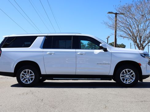 Used 2024 Chevrolet Suburban LT image 6