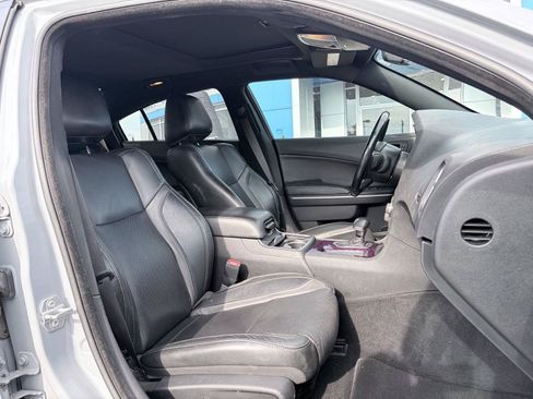 Used 2021 Dodge Charger SXT w/ Leather Interior Group RWD image 11