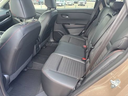 Used 2025 Nissan Rogue SV AWD/4WD image 23