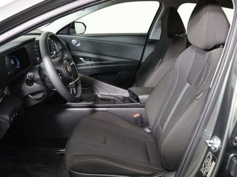 Used 2025 Hyundai Elantra SE FWD image 13