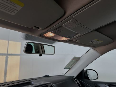 Used 2010 Volkswagen Tiguan S FWD image 18