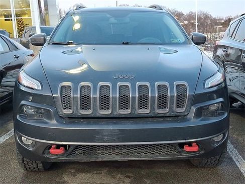Used 2016 Jeep Cherokee Trailhawk image 2