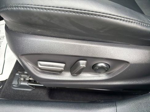 Used 2018 Toyota Prius Prime Premium image 16