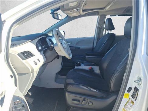 Used 2012 Toyota Sienna SE image 28
