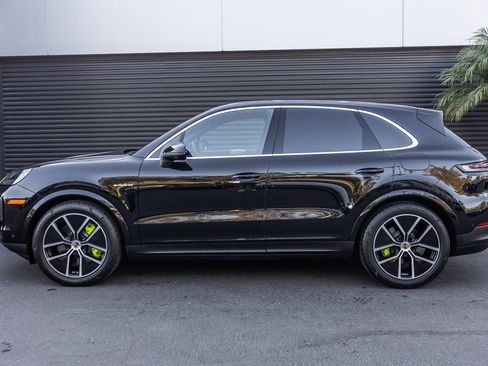 Certified 2025 Porsche Cayenne E-Hybrid image 2