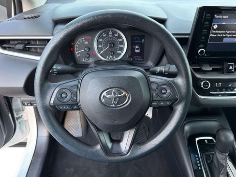 Used 2022 Toyota Corolla LE FWD image 11