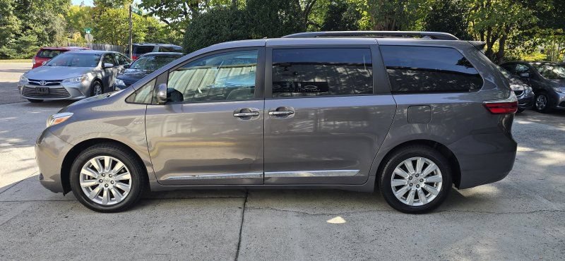 Used 2017 Toyota Sienna Limited Premium AWD/4WD image 2
